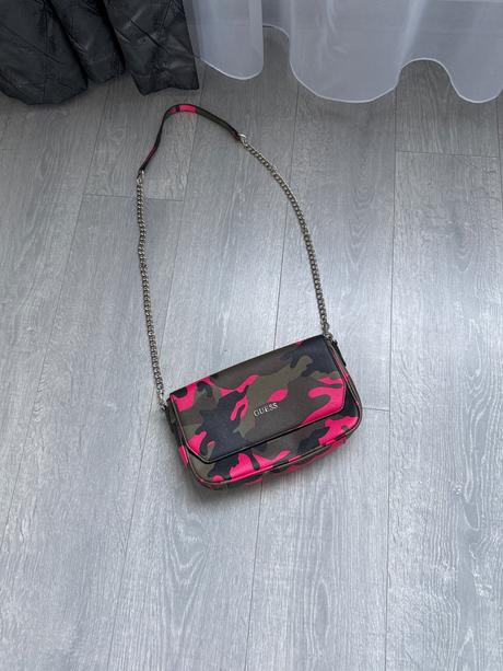 Kabelka guess, guess