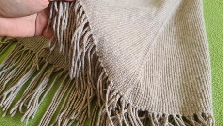 Pončo - pelerínka so strapcami, 146