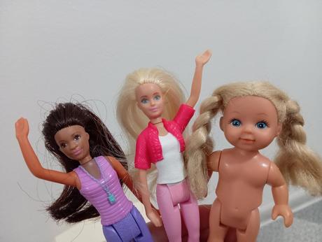 Barbie kuchynka stôl, stoličky, riadiky, 