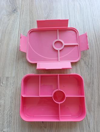 Box na desiatu s priehradkami,