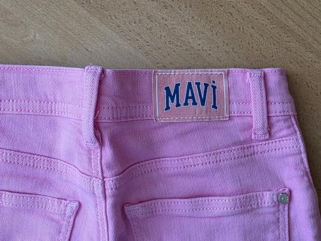 Mavi dievčenské rifle, 128