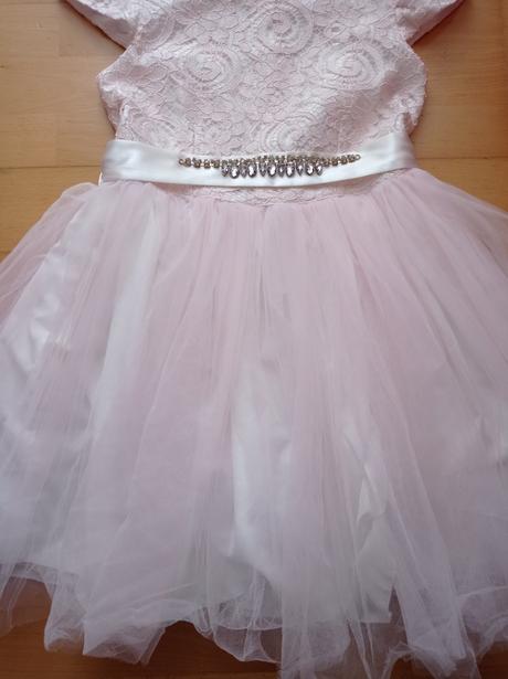 Dievčenske šaty, 134