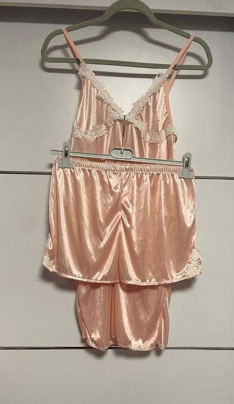 Predám saténové pyžamo, 