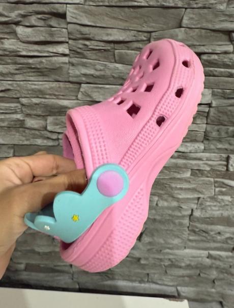 Gumené šľapky, 27