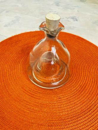 Stará sklenená karafa, 