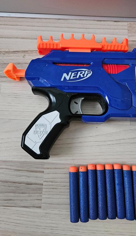 Nerf dual-strike mega elite b4620 + 12 nábojov,