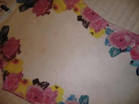 Letné krémové šaty s kvetami veľkosť m, m