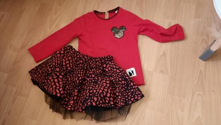 Tričko a sukňa, 92