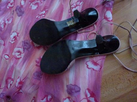 Letna sukna, tricko a sandalky., 40