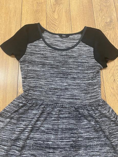 Krásne tmavošedé šaty - veľ. 34, f&f,34