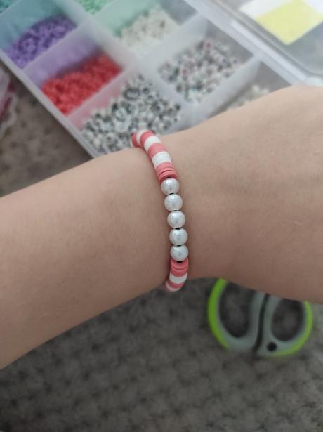 Handmade náramok s perličkami,