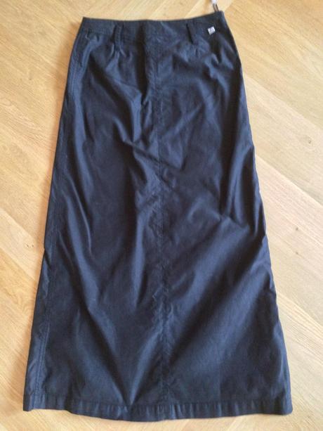 Attrativo dlhá čierna sukňa, s