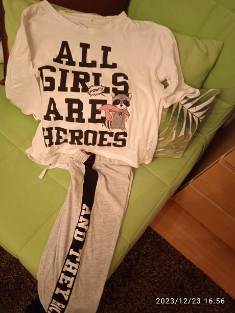 Pyžamo, reserved,146