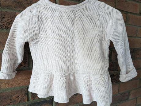 Svetrík prešívaný "zlatou" niťou, lindex,86