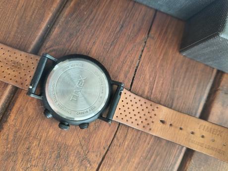 Timex kožené kvalitné hodinky,