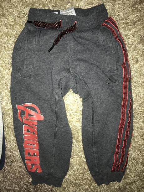 Tepláky dĺžkou 47cm , na 2r, adidas,92