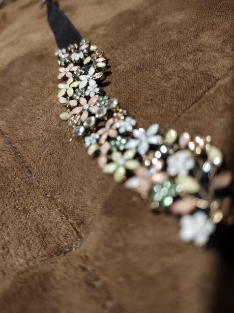 Choker náhrdelník, stradivarius