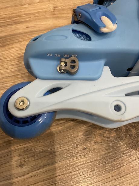 Kolieskové korčule, 27