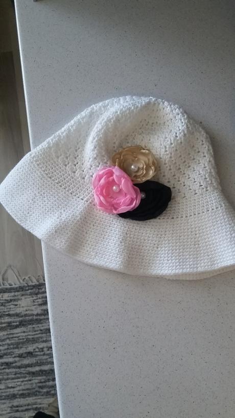 Krasny klobučik, 128