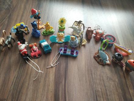 Hračky z kinderk,