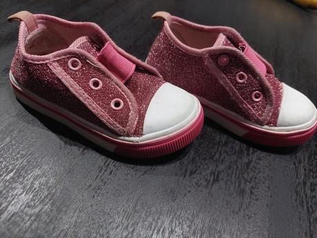 Dievčenské tenisky, 22