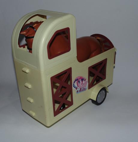 Príves pre koníky barbie,