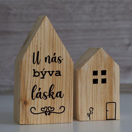 Drevené domčeky, dekorácia - u nás býva láska,
