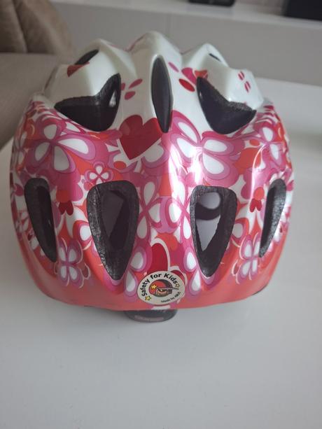 Dievcenska cyklisticka prilba, s