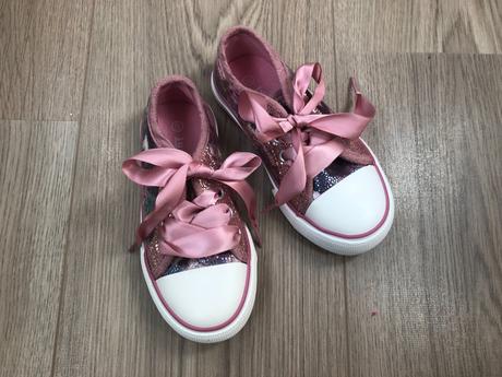 Tenisky s mašľovými šnúrkami, lupilu,25