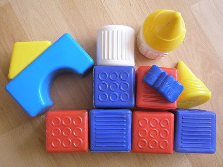 Veľké kocky 13 ks + plastové puzzle veverička,