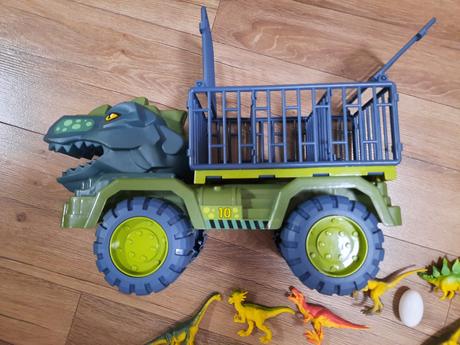 Veľké auto s dinosaurami, 