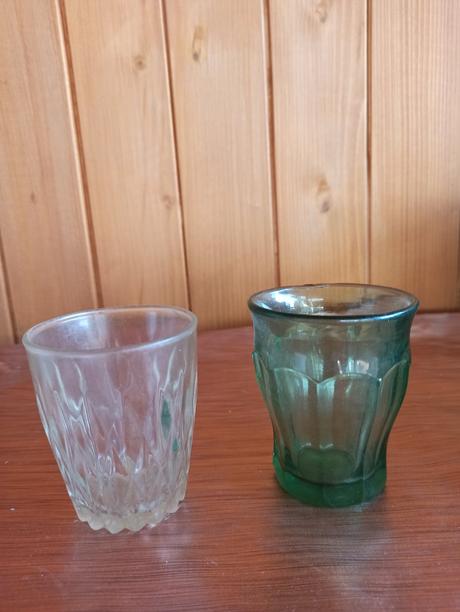 Durit poháre retro zelené +1xbiely,