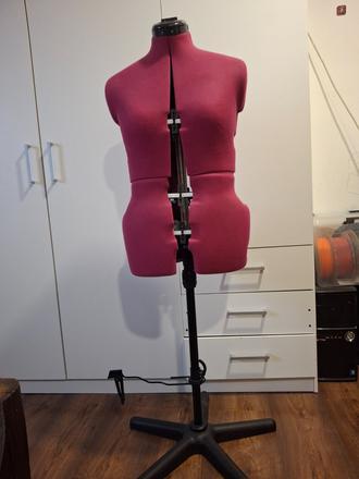 Nastavitelna figurina,