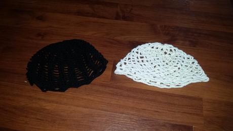 2 pletené čiapočky, 98