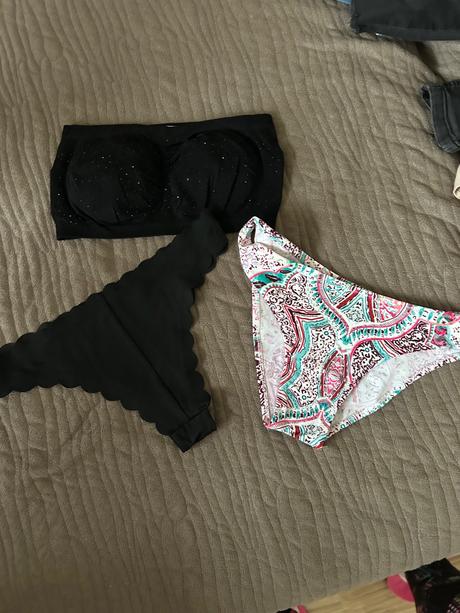 Dámske oblečenie, s