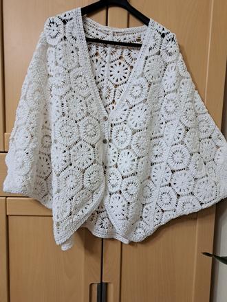 Pončo háčkované,