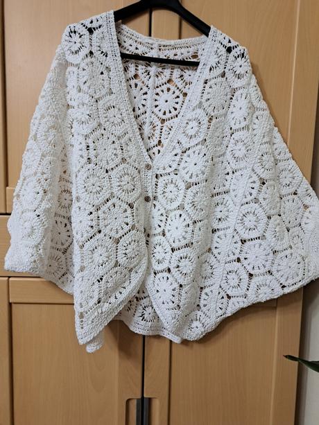 Pončo háčkované,