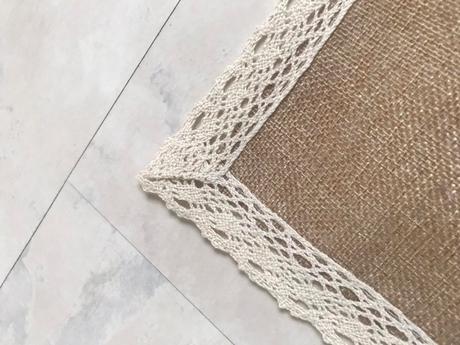 Malý naturálny obrus,