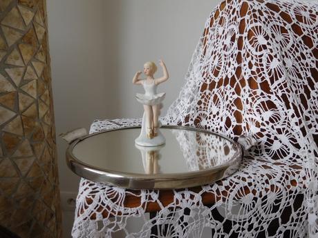 Malá porcelánová baletka,, 