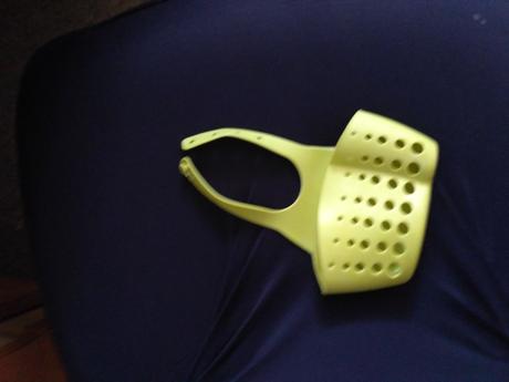 Košík na špongiu na riad, 