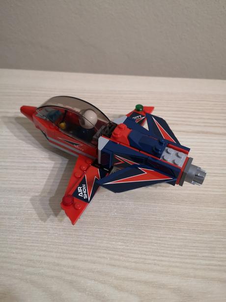 Lego city 60177 stíhačka leteckej show,