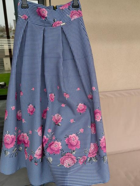 Dámska slávnostná ackova dlhá / midi sukňa xs, xs