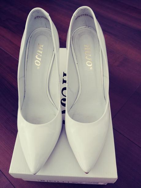 Biele lodičky lakované, 39