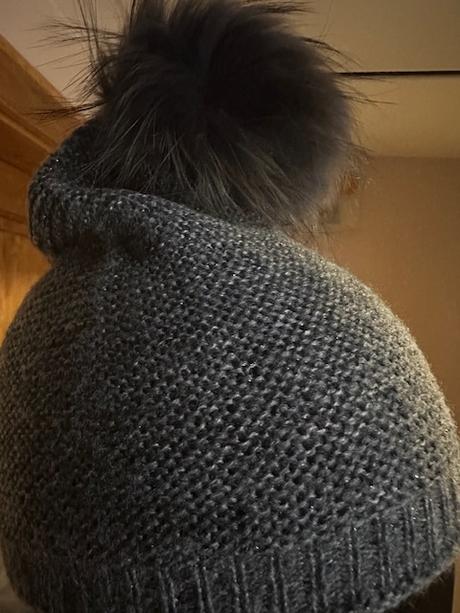 Čiapka reserved s brmbolcom z pravej líšky, reserved