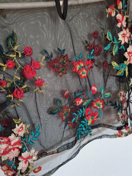 Vyšívaný priesvitný top, xs