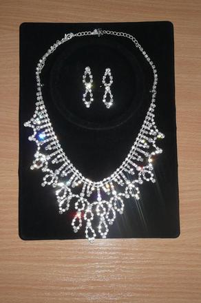 Náhrdelník krásny + náušnice,