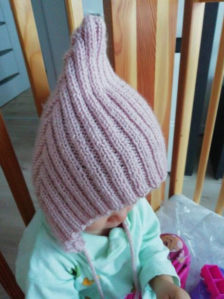 Ručná práca čiapka nadherna pudrova,