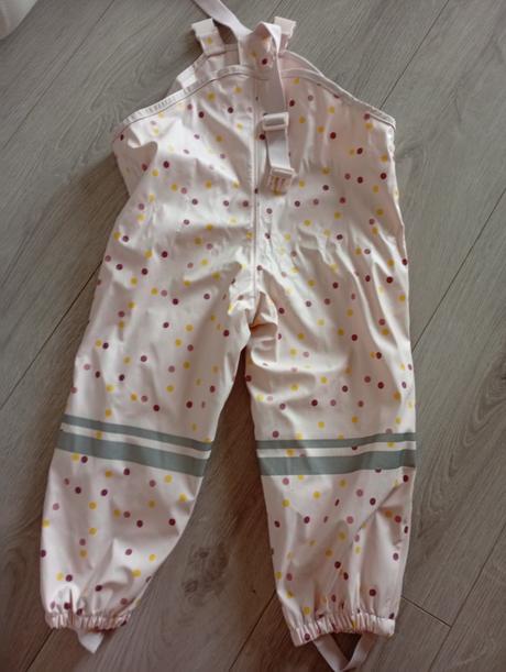 Nohavice do dazda, lupilu,104