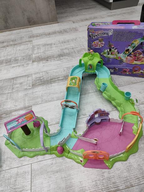 Furry frenzies interaktívne dráhy a škrečkovia, 