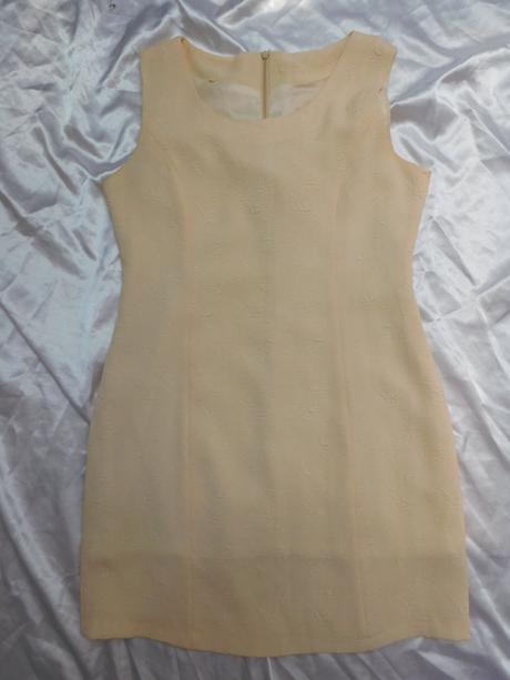 Pekne puzdrove šaty, 38